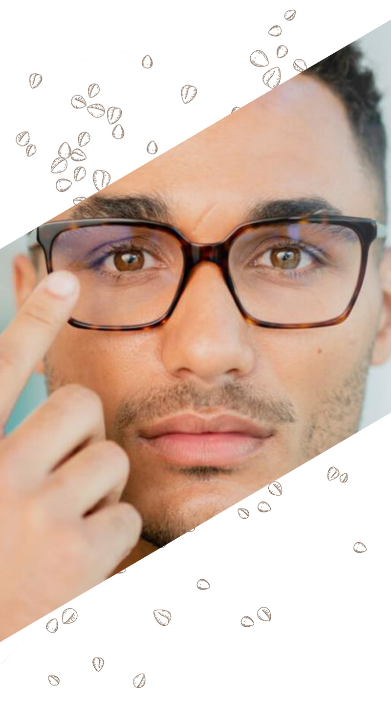 Brillenfassungen für Herren mit Klasse kommen von ZEISS. Drei Kollektionen – ESSENTIALS, PIONEER und BEYOND – schmieden Spitzentechnologie + feinste Präzision zu modernen Looks. Jetzt bei Ihrem Optiker in Gütersloh - Brillen Bussemass